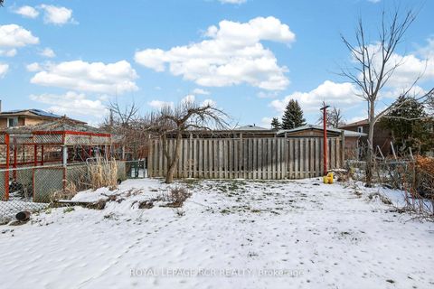 Photo 33 at 47 Navaho Drive, Pleasant View, Toronto