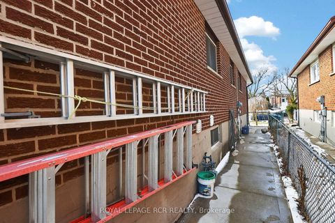 Photo 36 at 47 Navaho Drive, Pleasant View, Toronto