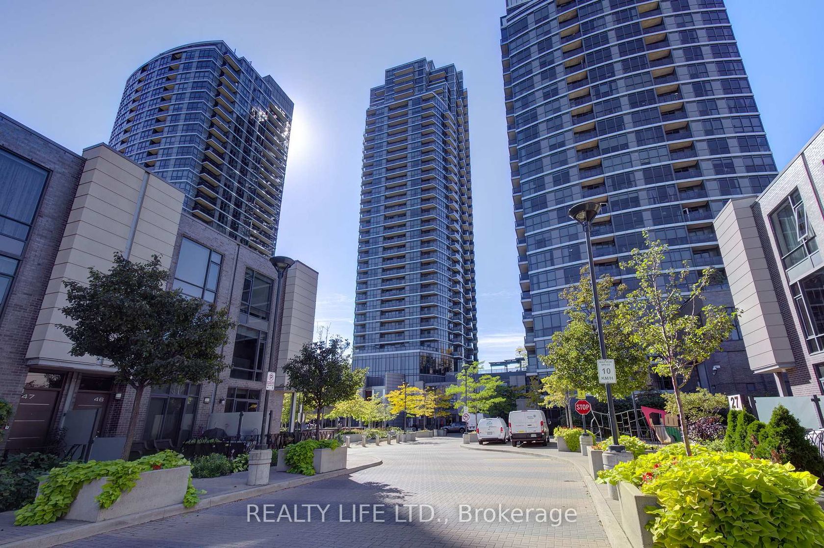 1003 - 5 Valhalla Inn Road, City Centre West, Toronto photo number 2