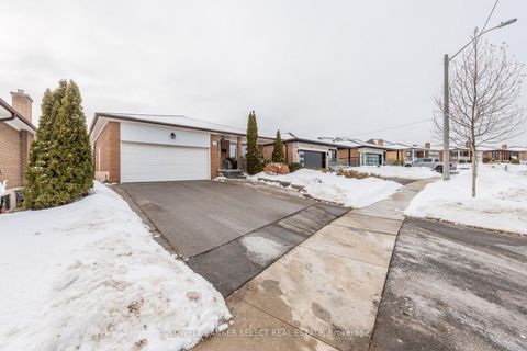 Photo 2 at 72 Mayall Avenue, CFB, Toronto