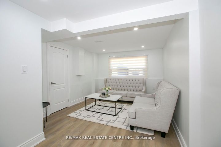 Photo 35 at 6978 Estoril Road, Meadowvale, Mississauga