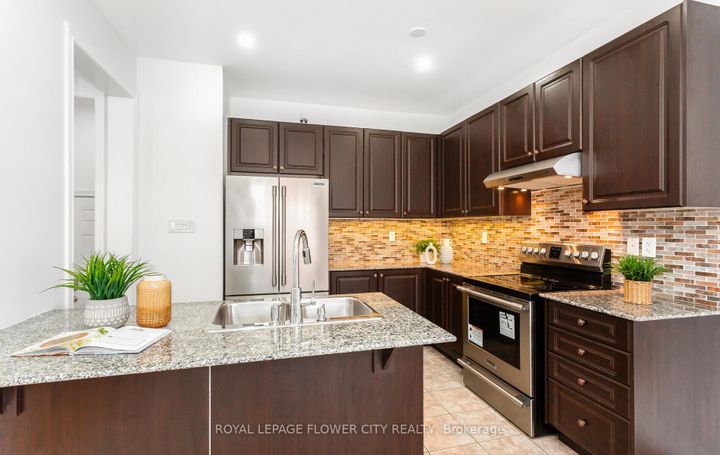 Photo 9 at 2 Archville Street, Credit Valley, Brampton