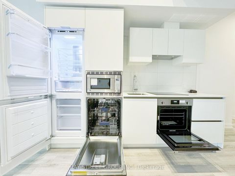 Photo 8 at 606 - 238 Simcoe Street, Chinatown, Toronto