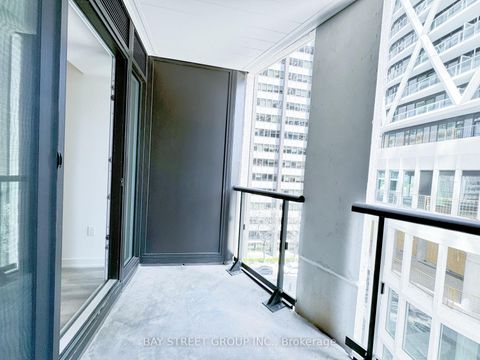 Photo 15 at 606 - 238 Simcoe Street, Chinatown, Toronto