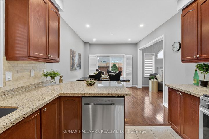 Photo 16 at 77 Maurier Boulevard, Patterson, Vaughan
