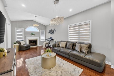 Photo 4 at 77 Maurier Boulevard, Patterson, Vaughan