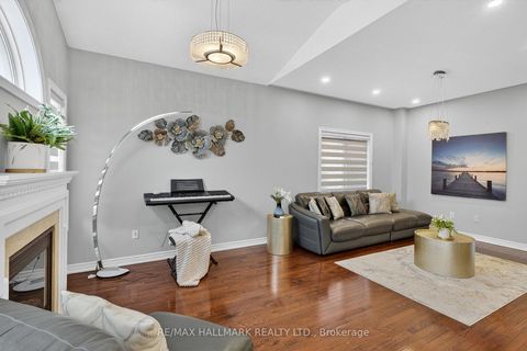 Photo 10 at 77 Maurier Boulevard, Patterson, Vaughan