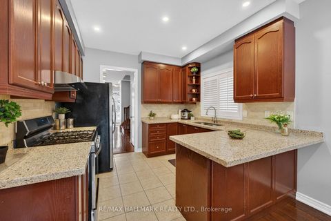 Photo 13 at 77 Maurier Boulevard, Patterson, Vaughan