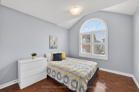 Photo 32 at 77 Maurier Boulevard, Patterson, Vaughan