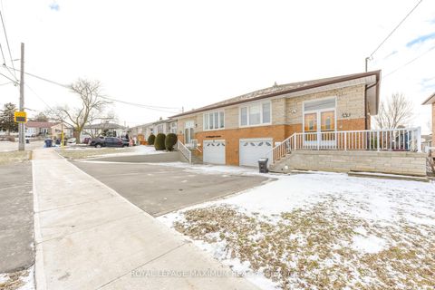Photo 3 at 47 Fallingdale Crescent, York University Heights, Toronto