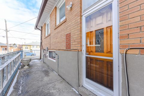 Photo 8 at 47 Fallingdale Crescent, York University Heights, Toronto