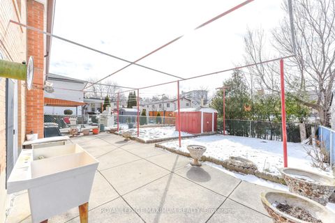 Photo 9 at 47 Fallingdale Crescent, York University Heights, Toronto