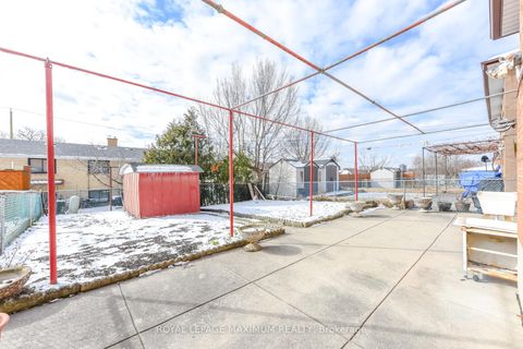 Photo 10 at 47 Fallingdale Crescent, York University Heights, Toronto