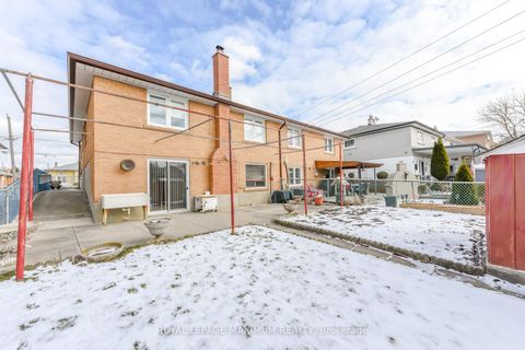 Photo 13 at 47 Fallingdale Crescent, York University Heights, Toronto