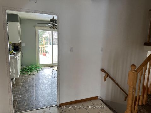 Photo 11 at 780 Essa Road E, 400 West, Barrie