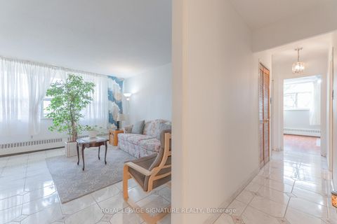 Photo 2 at 209 - 5 Frith Road, Jane Heights, Toronto