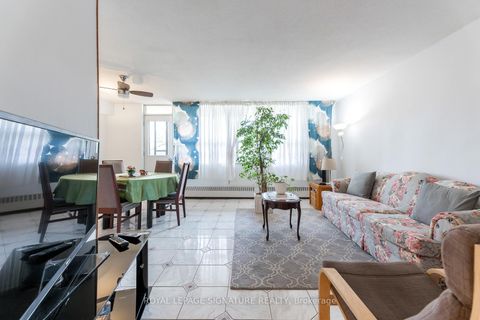 Photo 3 at 209 - 5 Frith Road, Jane Heights, Toronto