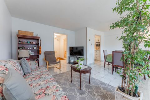 Photo 6 at 209 - 5 Frith Road, Jane Heights, Toronto