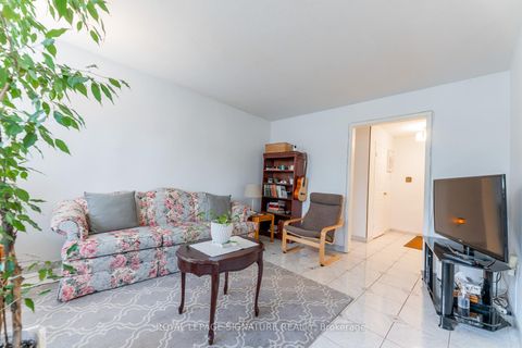 Photo 8 at 209 - 5 Frith Road, Jane Heights, Toronto