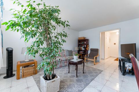 Photo 9 at 209 - 5 Frith Road, Jane Heights, Toronto