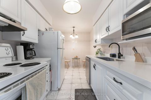 Photo 11 at 209 - 5 Frith Road, Jane Heights, Toronto
