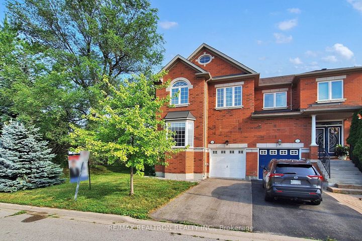 Photo 1 at 86 - 8 Townwood Drive, Jefferson, Richmond Hill