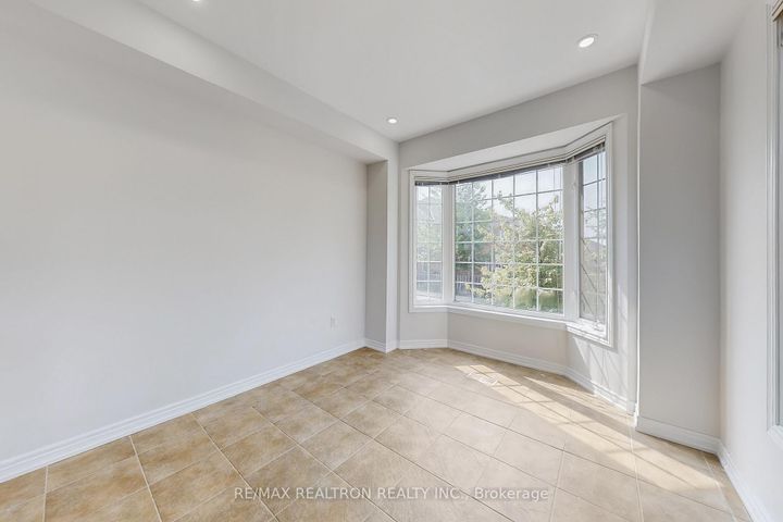 Photo 14 at 86 - 8 Townwood Drive, Jefferson, Richmond Hill