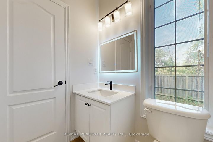 Photo 18 at 86 - 8 Townwood Drive, Jefferson, Richmond Hill