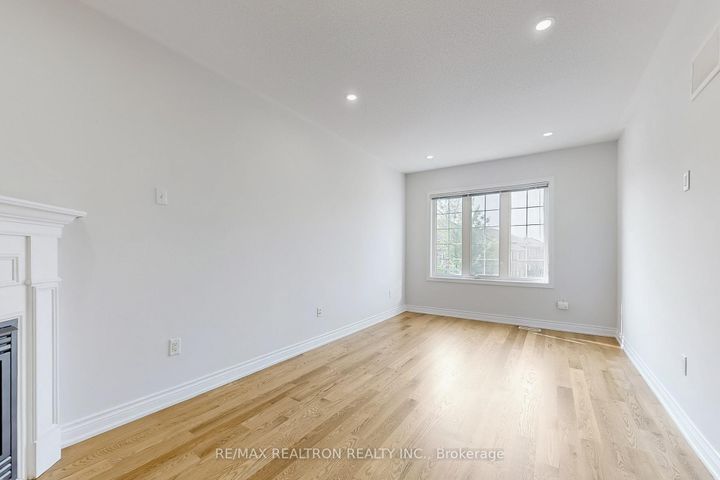 Photo 21 at 86 - 8 Townwood Drive, Jefferson, Richmond Hill