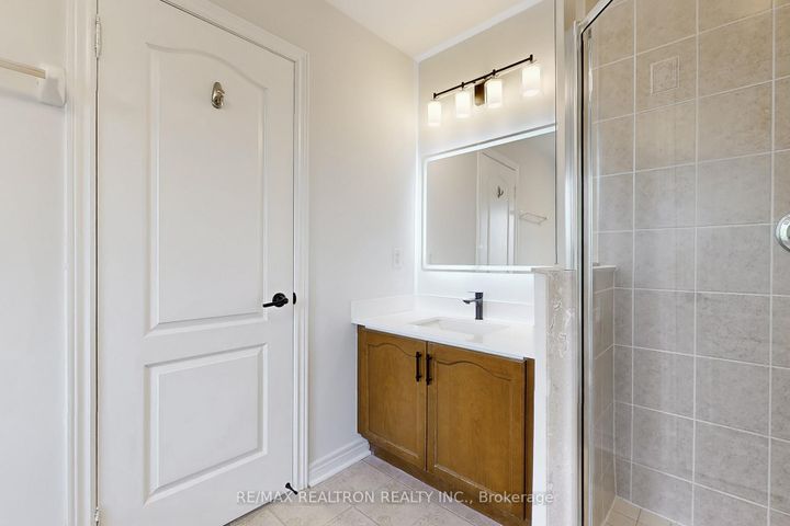 Photo 29 at 86 - 8 Townwood Drive, Jefferson, Richmond Hill