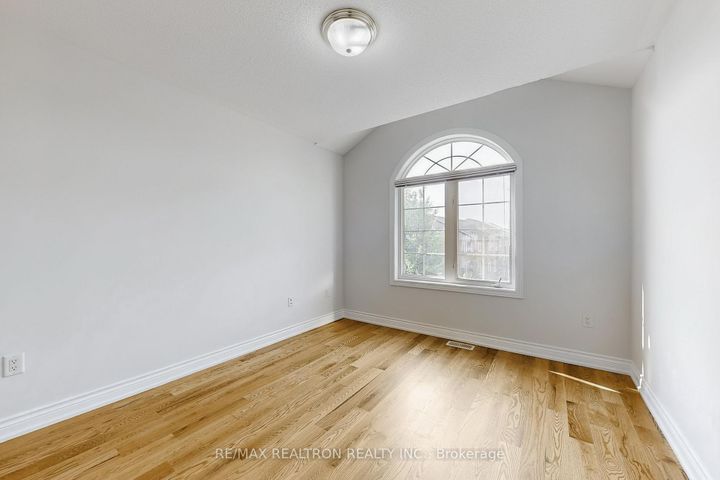 Photo 33 at 86 - 8 Townwood Drive, Jefferson, Richmond Hill