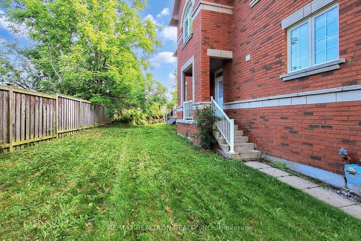 Photo 39 at 86 - 8 Townwood Drive, Jefferson, Richmond Hill