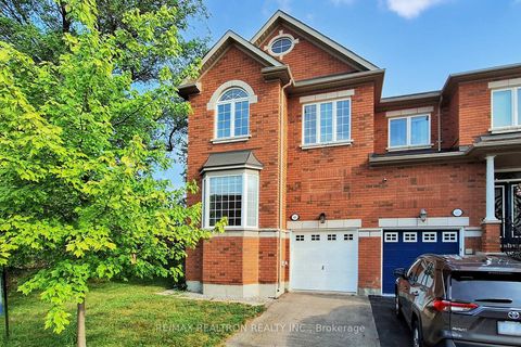 Photo 2 at 86 - 8 Townwood Drive, Jefferson, Richmond Hill