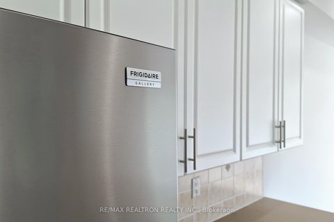 Photo 11 at 86 - 8 Townwood Drive, Jefferson, Richmond Hill