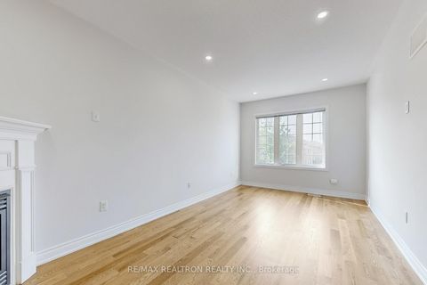 Photo 21 at 86 - 8 Townwood Drive, Jefferson, Richmond Hill