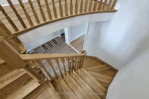 Photo 22 at 86 - 8 Townwood Drive, Jefferson, Richmond Hill