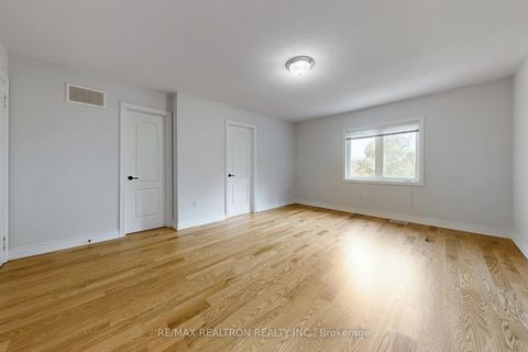 Photo 25 at 86 - 8 Townwood Drive, Jefferson, Richmond Hill