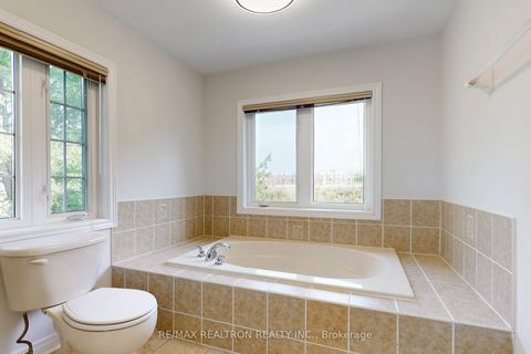 Photo 28 at 86 - 8 Townwood Drive, Jefferson, Richmond Hill