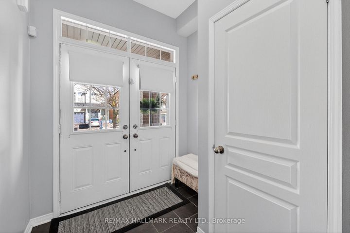 Photo 2 at 30 Catalpa Crescent, Patterson, Vaughan