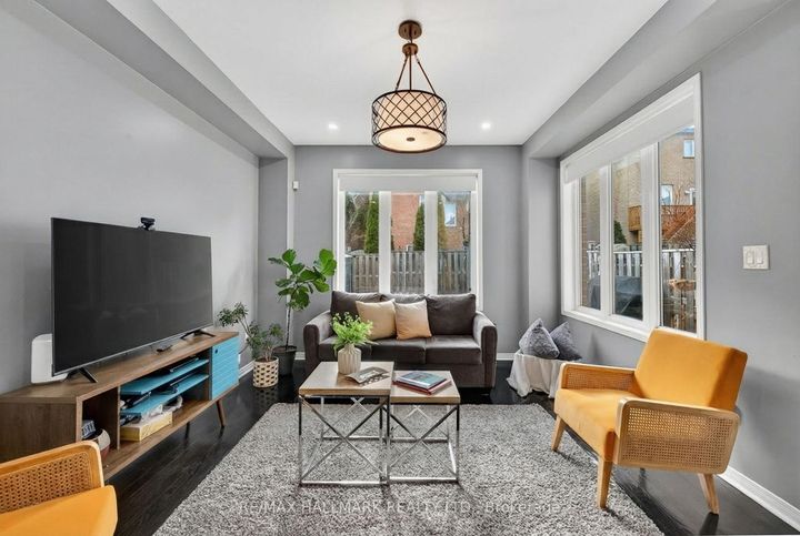 Photo 10 at 30 Catalpa Crescent, Patterson, Vaughan