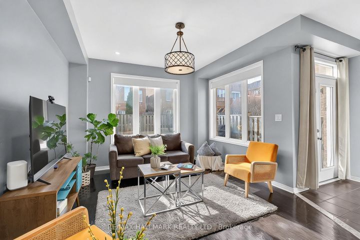 Photo 11 at 30 Catalpa Crescent, Patterson, Vaughan