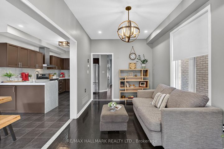 Photo 13 at 30 Catalpa Crescent, Patterson, Vaughan