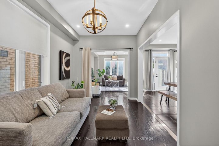 Photo 16 at 30 Catalpa Crescent, Patterson, Vaughan