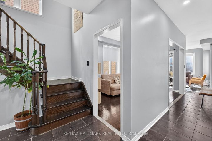 Photo 17 at 30 Catalpa Crescent, Patterson, Vaughan