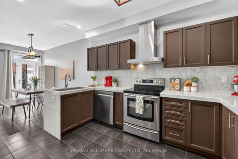 Photo 5 at 30 Catalpa Crescent, Patterson, Vaughan