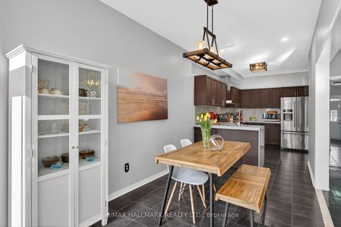 Photo 7 at 30 Catalpa Crescent, Patterson, Vaughan