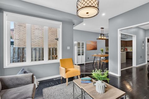 Photo 12 at 30 Catalpa Crescent, Patterson, Vaughan