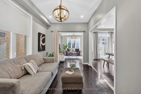 Photo 16 at 30 Catalpa Crescent, Patterson, Vaughan