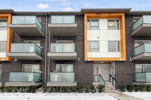 Photo 3 at 427 - 2789 Eglinton Ave East Avenue, Eglinton East, Toronto