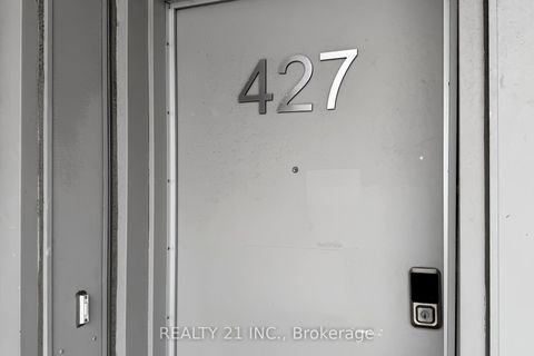 Photo 7 at 427 - 2789 Eglinton Ave East Avenue, Eglinton East, Toronto